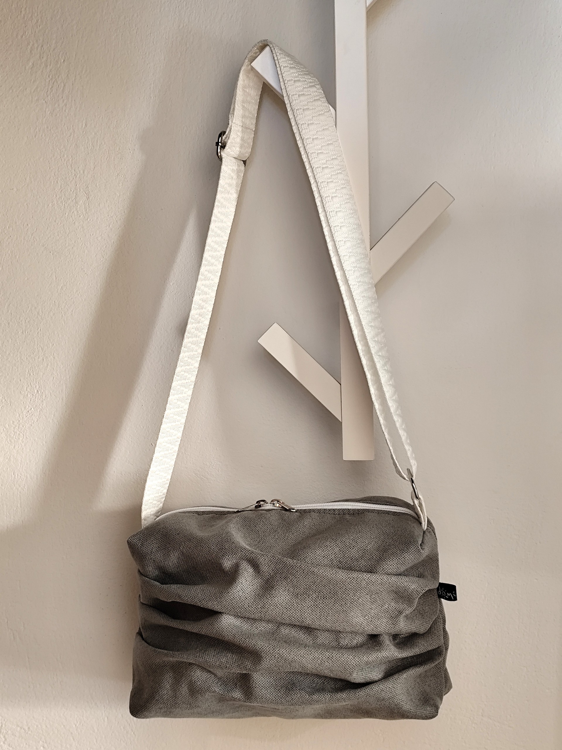 Wave Stitch Crossbody Bag – Soft Grey